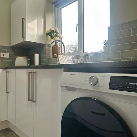 Stylish 2 Bedrooms Flat In A Quiet Cul-de-sac Area, Near Centre With Free Parking * Sheffield