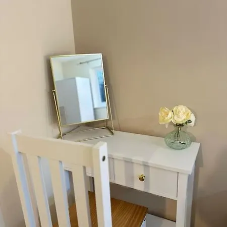 Stylish 2 Bedrooms Flat In A Quiet Cul-de-sac Area, Near Centre With Free Parking Apartment Sheffield