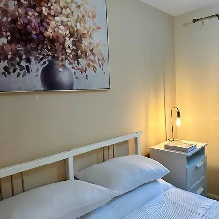 Stylish 2 Bedrooms Flat In A Quiet Cul-de-sac Area, Near Centre With Free Parking Apartment Sheffield