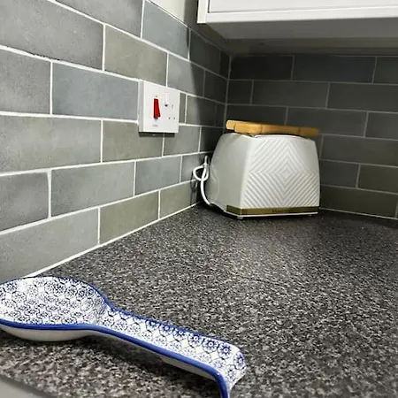 Stylish 2 Bedrooms Flat In A Quiet Cul-de-sac Area, Near Centre With Free Parking Sheffield