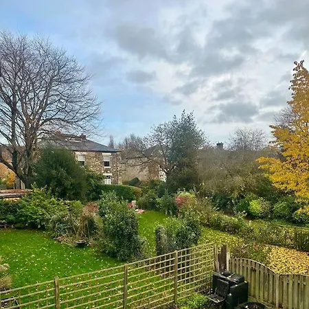 Apartment Stylish 2 Bedrooms Flat In A Quiet Cul-de-sac Area, Near Centre With Free Parking